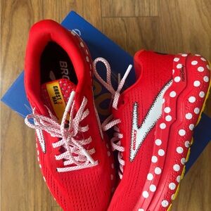 Brooks Run Disney Sneakers size 7 like new